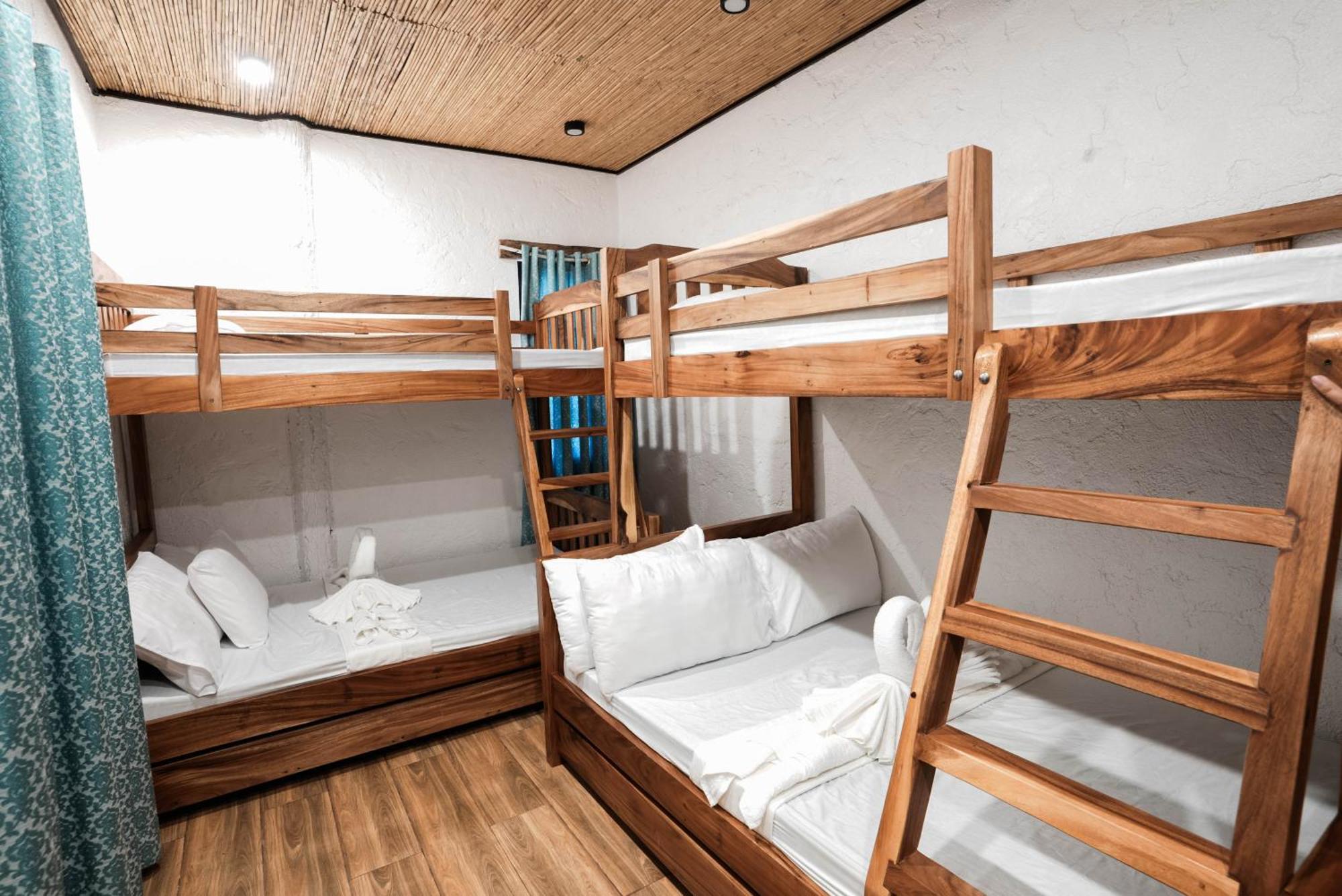 Casa De Celestina Private Resort Silang Ngoại thất bức ảnh